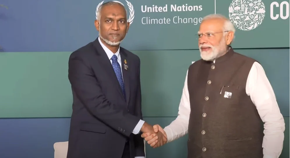 Two officials handshake at UN Climate Change event.